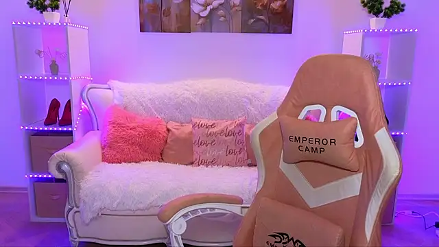 EmmyMills online show from 01-13-26, 06:01