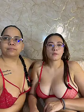 Snapshot of naughtylesbians__ chatting on 04-21-26, 01:42 naughtylesbians online show from 04-21-26, 01:42