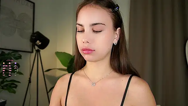 LillianLester online show from 10-23-25, 03:05