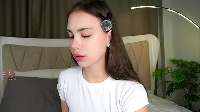 LillianLester online show from 10-07-25, 02:23