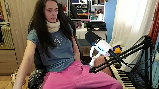 Snapshot of MemiKouki chatting on 12-21-25, 03:57 MemiKouki online show from 12-21-25, 03:57