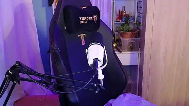 Snapshot of MemiKouki chatting on 11-18-25, 07:39 MemiKouki online show from 11-18-25, 07:39