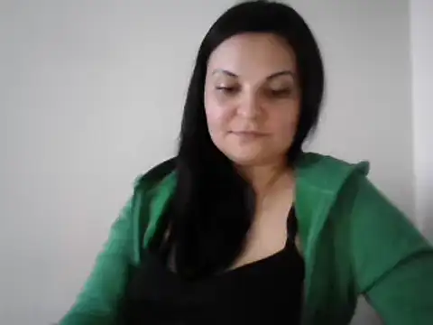 Snapshot of MirandaGold27 chatting on 12-10-24, 01:00 MirandaGold27 online show from 12-10-24, 01:00