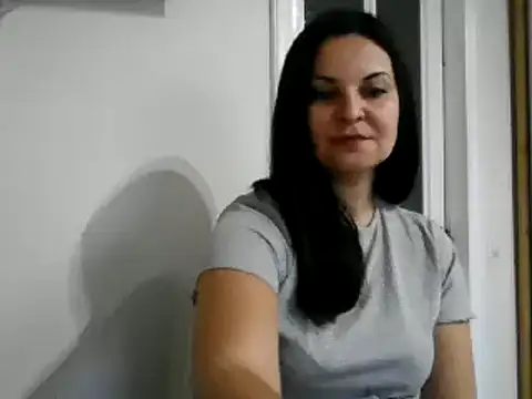 Snapshot of MirandaGold27 chatting on 12-09-24, 08:00 MirandaGold27 online show from 12-09-24, 08:00