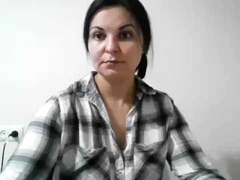 Snapshot of MirandaGold27 chatting on 12-11-24, 06:36 MirandaGold27 online show from 12-11-24, 06:36