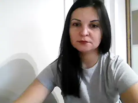 Snapshot of MirandaGold27 chatting on 12-06-24, 07:04 MirandaGold27 online show from 12-06-24, 07:04