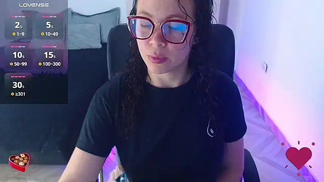 Snapshot of SharonR1 chatting on 06-24-26, 01:37 SharonR1 online show from 06-24-26, 01:37