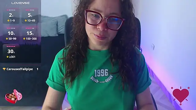 Snapshot of SharonR1 chatting on 07-06-26, 11:29 SharonR1 online show from 07-06-26, 11:29