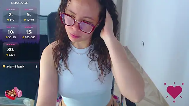 Snapshot of SharonR1 chatting on 05-22-26, 03:32 SharonR1 online show from 05-22-26, 03:32