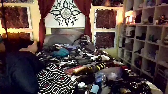 Mic Oxinner online show from 11-19-25, 02:11