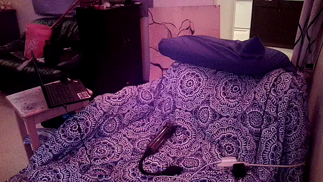 Snapshot of Mic_Oxinner chatting on 01-01-25, 11:27 Mic Oxinner online show from 01-01-25, 11:27