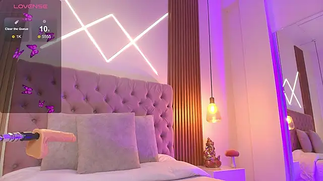 Sophia turneer online show from 09-29-25, 09:20