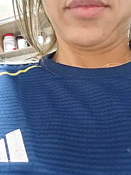 Snapshot of melissa_35_ chatting on 10-20-25, 11:44 melissa 35 online show from 10-20-25, 11:44