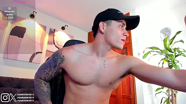 Snapshot of _joansoto chatting on 10-09-25, 03:01  joansoto online show from 10-09-25, 03:01