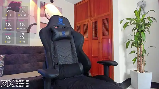 Snapshot of _joansoto chatting on 09-09-25, 02:04  joansoto online show from 09-09-25, 02:04