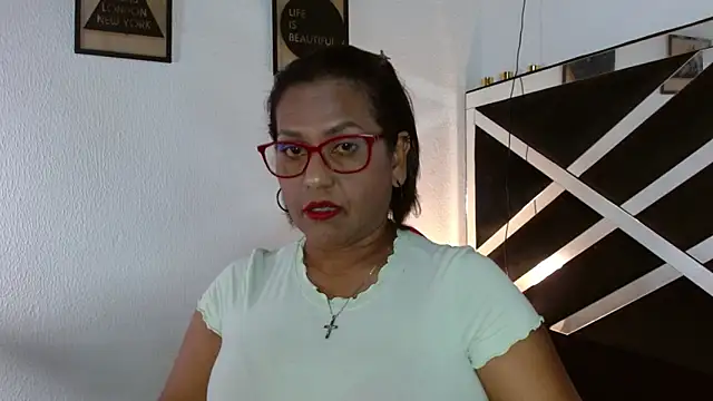 Snapshot of elizabeth_mature23 chatting on 09-09-25, 12:36 elizabeth mature23 online show from 09-09-25, 12:36