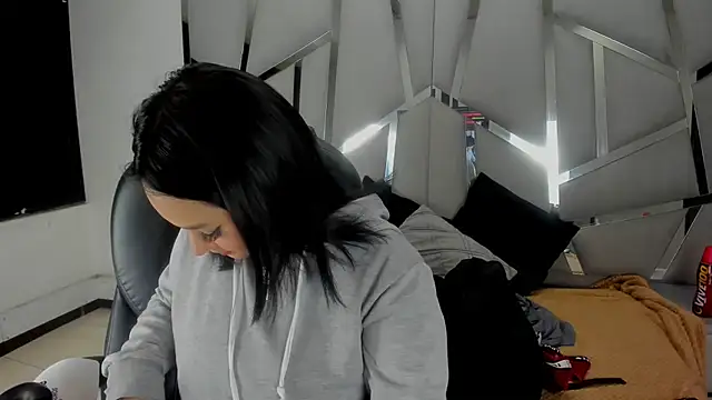 Snapshot of Catherinee69_x chatting on 07-22-26, 04:25 Catherinee69 x online show from 07-22-26, 04:25