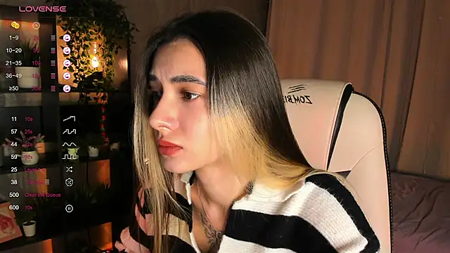 DarlaLike online show from 11-20-25, 03:40