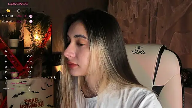 DarlaLike online show from 10-19-25, 03:42