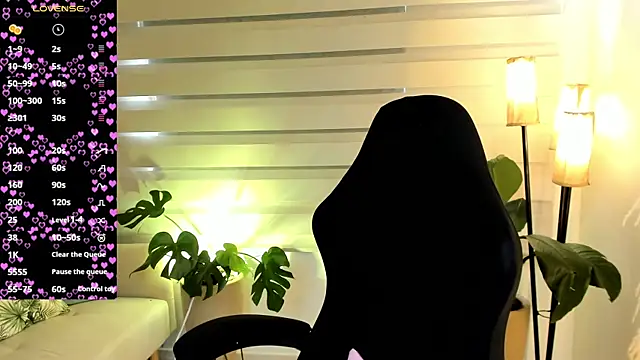 Snapshot of veronika_naughty chatting on 06-08-26, 02:17 veronika naughty online show from 06-08-26, 02:17