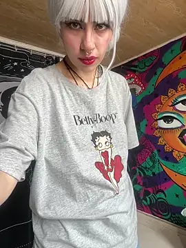 Snapshot of _Artemisa_X chatting on 12-18-25, 05:17 Artemisa X online show from 12-18-25, 05:17