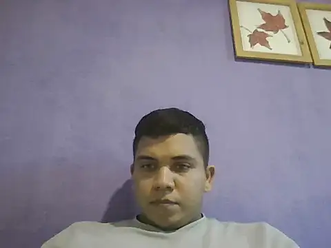 Snapshot of Eren_18 chatting on 06-12-26, 09:23 Eren 18 online show from 06-12-26, 09:23