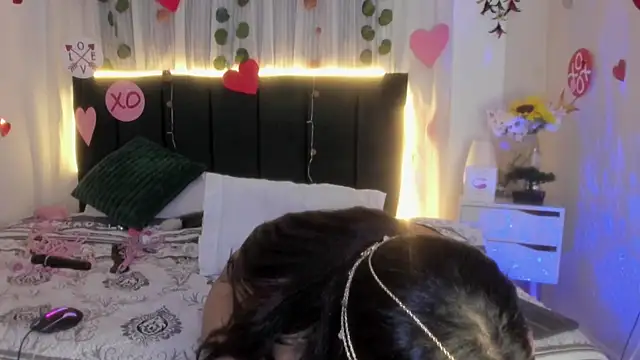 Snapshot of party-naugthysex chatting on 02-15-25, 10:33 party-naugthysex online show from 02-15-25, 10:33