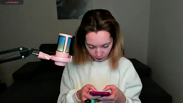 MiaThaine online show from 01-17-25, 01:03