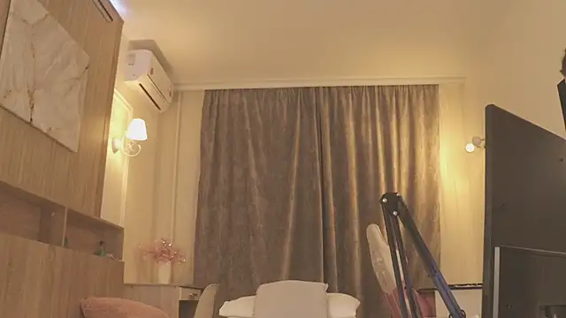 MiaThaine online show from 04-03-26, 03:29