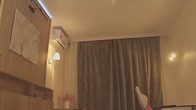 Snapshot of MiaThaine chatting on 02-27-26, 03:29 MiaThaine online show from 02-27-26, 03:29