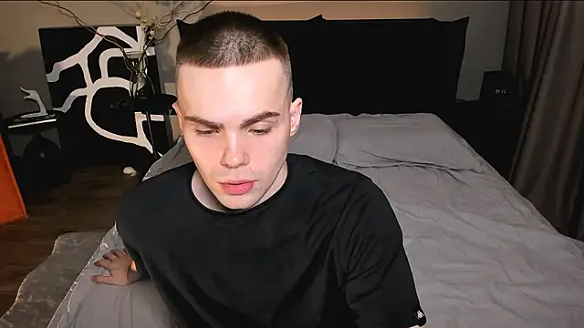 Snapshot of simonwnl chatting on 02-25-26, 06:19 simonwnl online show from 02-25-26, 06:19