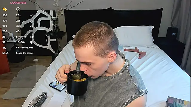 Snapshot of simonwnl chatting on 02-13-26, 07:41 simonwnl online show from 02-13-26, 07:41