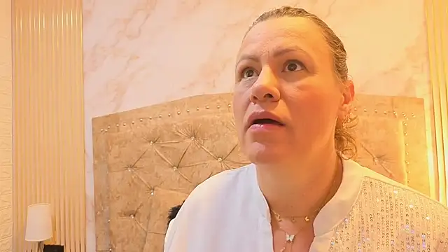 charlotte  G online show from 11-10-25, 10:42