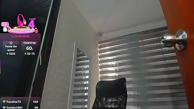 Snapshot of charlotte__G chatting on 03-08-25, 07:42 charlotte G online show from 03-08-25, 07:42