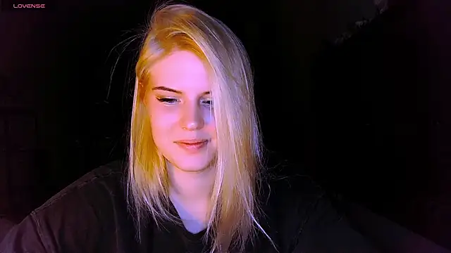 Snapshot of VoluptuousDreams chatting on 03-15-25, 04:43 VoluptuousDreams online show from 03-15-25, 04:43