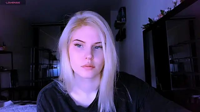 Snapshot of VoluptuousDreams chatting on 03-15-25, 01:40 VoluptuousDreams online show from 03-15-25, 01:40