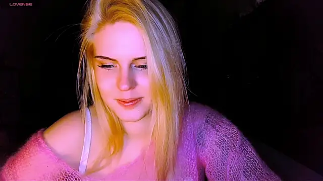 Snapshot of VoluptuousDreams chatting on 03-22-25, 06:14 VoluptuousDreams online show from 03-22-25, 06:14