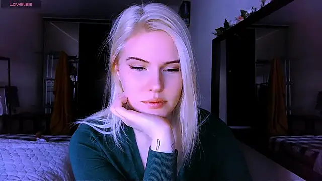Snapshot of VoluptuousDreams chatting on 03-14-25, 02:30 VoluptuousDreams online show from 03-14-25, 02:30