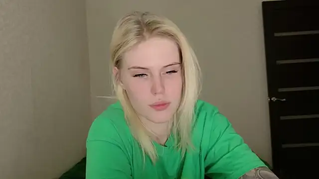 Snapshot of VoluptuousDreams chatting on 05-30-26, 12:11 VoluptuousDreams online show from 05-30-26, 12:11
