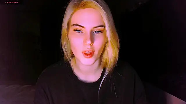 Snapshot of VoluptuousDreams chatting on 03-13-25, 04:23 VoluptuousDreams online show from 03-13-25, 04:23
