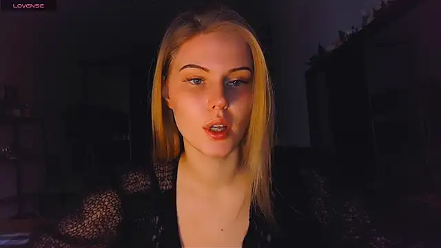 Snapshot of VoluptuousDreams chatting on 03-02-25, 02:15 VoluptuousDreams online show from 03-02-25, 02:15