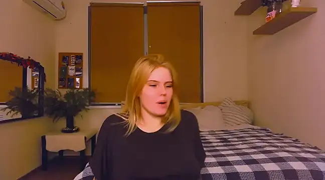 Snapshot of VoluptuousDreams chatting on 12-15-24, 05:53 VoluptuousDreams online show from 12-15-24, 05:53