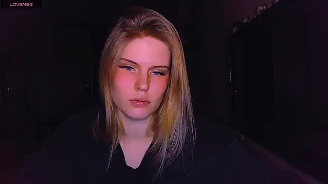 Snapshot of VoluptuousDreams chatting on 02-22-25, 04:09 VoluptuousDreams online show from 02-22-25, 04:09