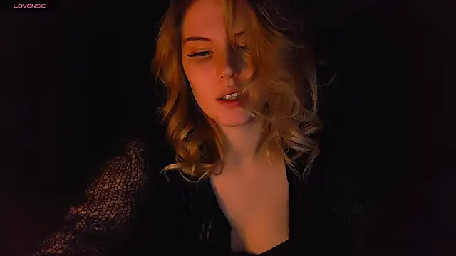 Snapshot of VoluptuousDreams chatting on 02-16-25, 07:05 VoluptuousDreams online show from 02-16-25, 07:05