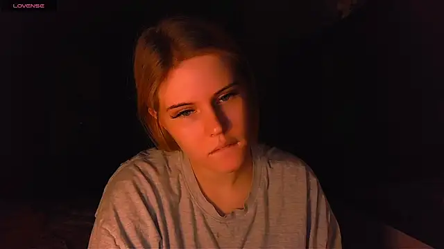 Snapshot of VoluptuousDreams chatting on 02-15-25, 03:28 VoluptuousDreams online show from 02-15-25, 03:28