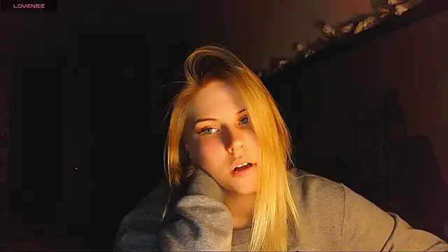 Snapshot of VoluptuousDreams chatting on 02-23-25, 06:56 VoluptuousDreams online show from 02-23-25, 06:56