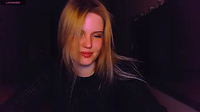 Snapshot of VoluptuousDreams chatting on 02-21-25, 04:05 VoluptuousDreams online show from 02-21-25, 04:05