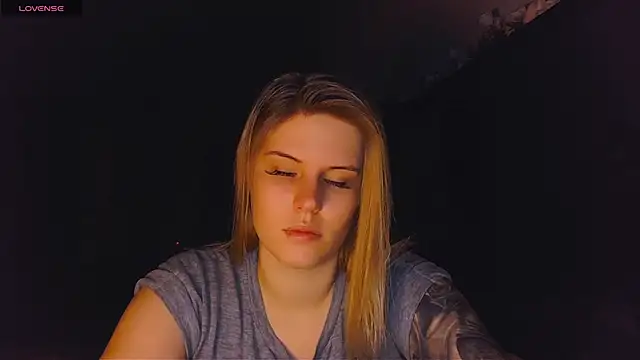 Snapshot of VoluptuousDreams chatting on 02-28-25, 04:53 VoluptuousDreams online show from 02-28-25, 04:53