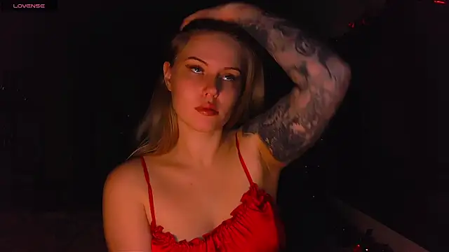Snapshot of VoluptuousDreams chatting on 02-06-25, 04:14 VoluptuousDreams online show from 02-06-25, 04:14
