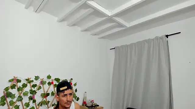 Snapshot of Zamu_1992 chatting on 02-27-25, 03:18 Zamu 1992 online show from 02-27-25, 03:18